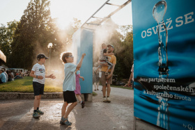 Návštěvníky Jiráskových sadů zchladí v horkých dnech nové mlhoviště