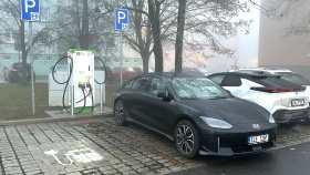 V prvním pololetí nejvíce e-řidiči „tankovali“ ve Středočeském kraji