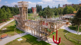 Ze zchátralé plochy vznikl ve Frýdku-Místku nový Rivka Park. Láká na dřevěnou loď i lezeckou stěnu