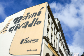 Naivní divadlo vstupuje do další sezóny s novinkami na jevišti i za jeho oponou