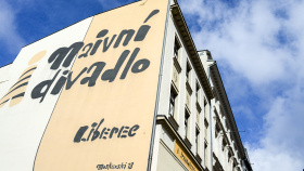 Naivní divadlo vstupuje do další sezóny s novinkami na jevišti i za jeho oponou
