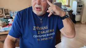 Zpívání z balkónu vyneslo přes 70 tisíc korun pro Štěpánka