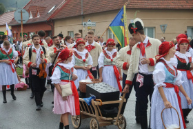 V Uherském Hradišti začaly slavnosti Slovácka, představí folklor ze 70 obcí Kliknutím zvětšíte obrázek