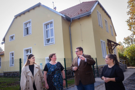 Praha 8 předala Klokánku nový dům pro ohrožené děti Kliknutím zvětšíte obrázek
