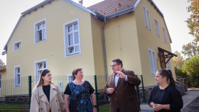 Praha 8 předala Klokánku nový dům pro ohrožené děti