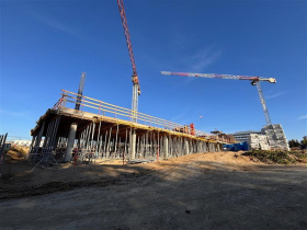 Parkovací dům u Nemocnice Jihlava roste. Kraj připravuje navýšení kapacity na 704 míst Kliknutím zvětšíte obrázek