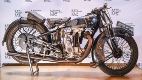 Historické motorky i osudy majitelů přibližuje výstava v Brně. K vidění je i stroj Oskara Schindlera