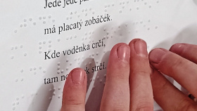 Do Prahy míří 59 hmatových knížek pro nevidomé děti ze 16 zemí světa