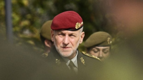 Prezident  jmenoval Miroslava Hlaváče armádním generálem, celkem povýšil 16 mužů