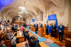 Den otevřených dveří v Senátu přilákal rekordních 7 tisíc návštěvníků Kliknutím zvětšíte obrázek